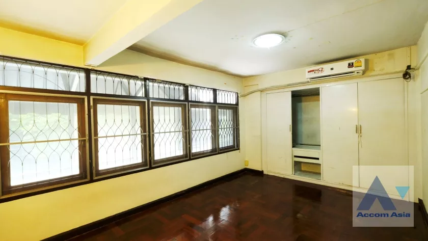 14  Shophouse For Rent in Ploenchit ,Bangkok BTS Chitlom AA37094