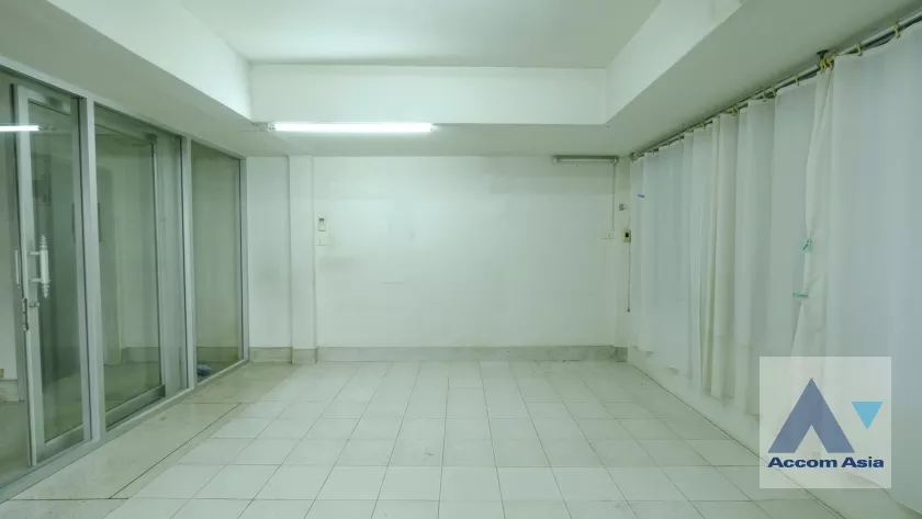 10  Shophouse For Rent in Ploenchit ,Bangkok BTS Chitlom AA37094