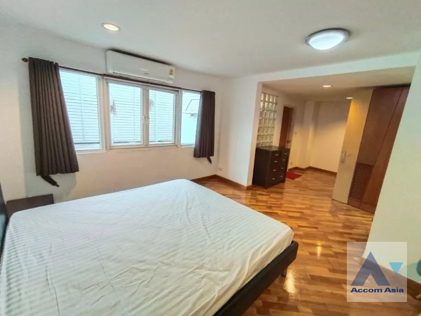 18  3 br House For Rent in ratchadapisek ,Bangkok MRT Phetchaburi AA37097