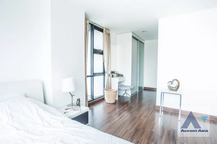  1  1 br Condominium For Sale in Sukhumvit ,Bangkok BTS Ekkamai at D65 AA37104