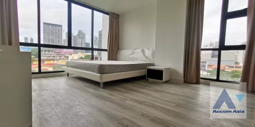 unit 1 Bedroom  Condominium For Sale in Sukhumvit, Bangkok  near BTS Ekkamai (AA37104)