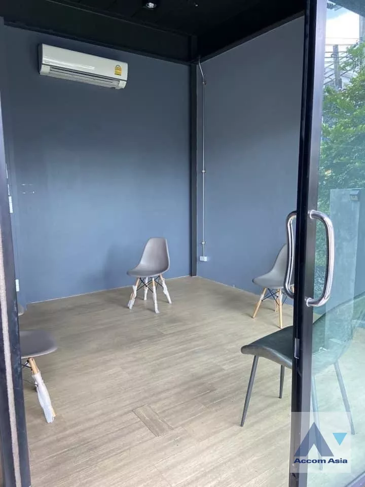 6  Building For Rent in Ratchadaphisek ,Bangkok MRT Ratchadaphisek AA37108