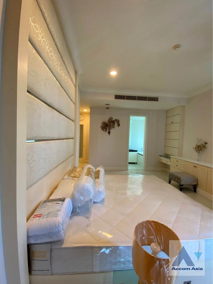  3 Bedrooms  Condominium For Rent in Sukhumvit, Bangkok  near BTS Phrom Phong (AA37116)