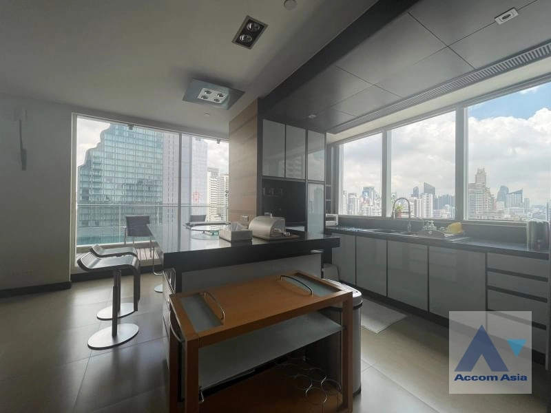 unitHuge Terrace, Private Swimming Pool, Duplex Condo |  3 Bedrooms  Condominium For Rent in Sukhumvit, Bangkok  near BTS Phrom Phong (AA37118)