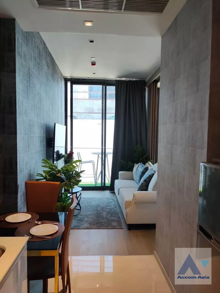 unit 1 Bedroom  Condominium For Sale in Silom, Bangkok  near BTS Chong Nonsi (AA37123)