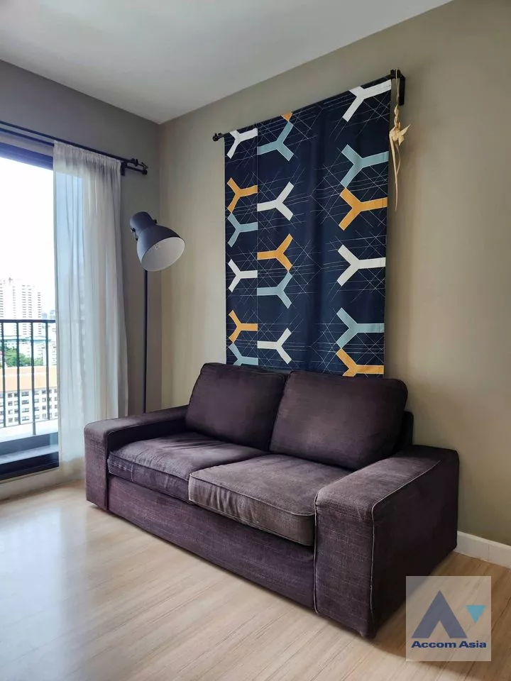 unit 1 Bedroom  Condominium For Sale in Sathorn, Bangkok  near BTS Chong Nonsi (AA37124)