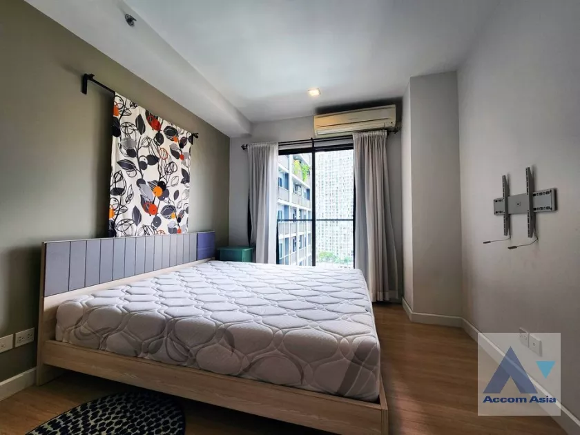  1 Bedroom  Condominium For Sale in Sathorn, Bangkok  near BTS Chong Nonsi (AA37124)
