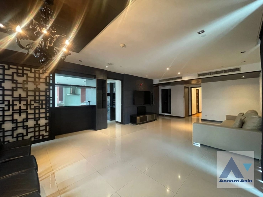  3 Bedrooms  Condominium For Rent in Sukhumvit, Bangkok  near BTS Ekkamai (AA37125)