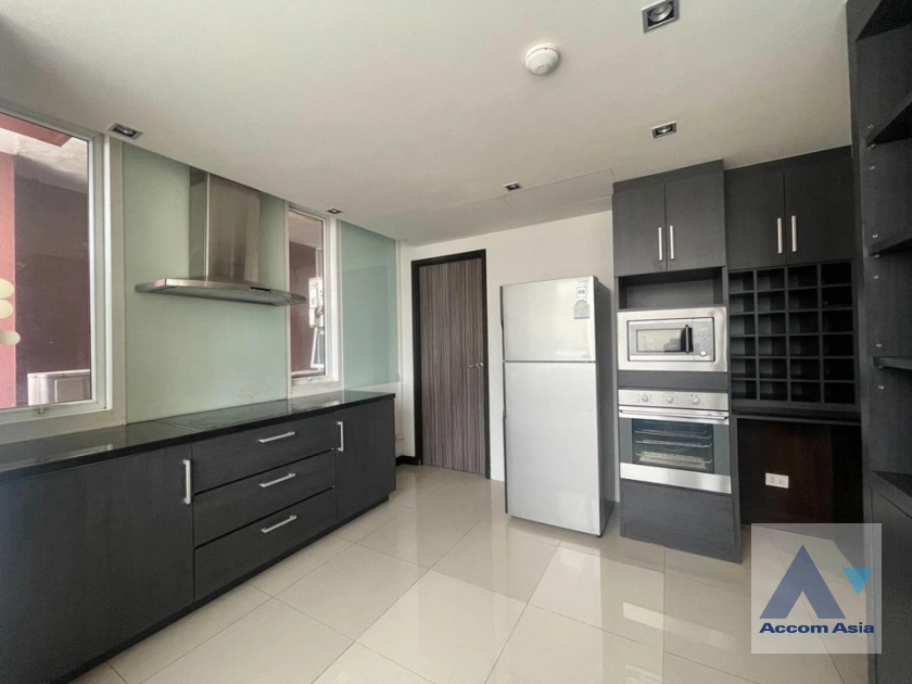 unit 3 Bedrooms  Condominium For Rent in Sukhumvit, Bangkok  near BTS Ekkamai (AA37125)