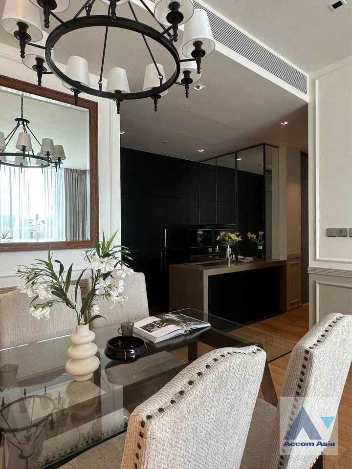  2 Bedrooms  Condominium For Rent in Ploenchit, Bangkok  near BTS Chitlom (AA37133)