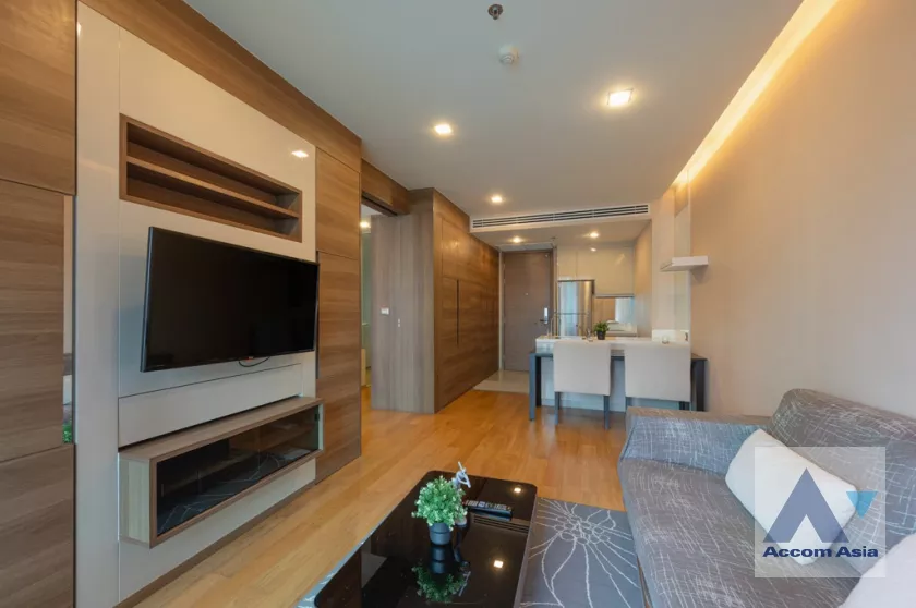  1 Bedroom  Condominium For Sale in Silom, Bangkok  near BTS Chong Nonsi (AA37138)