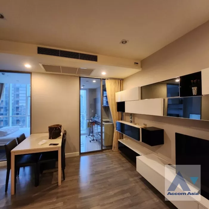 5  1 br Condominium For Rent in Silom ,Bangkok BTS Surasak at The Room Sathorn Pan Road AA37143