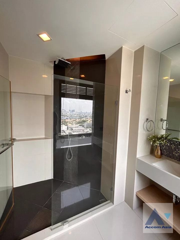 5  1 br Condominium For Sale in Sukhumvit ,Bangkok BTS Phra khanong at Rhythm Sukhumvit 44/1   AA37146