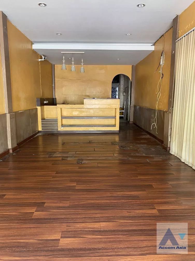 unit Building For Rent in Sathorn, Bangkok  near BTS Saint Louis (AA37157)