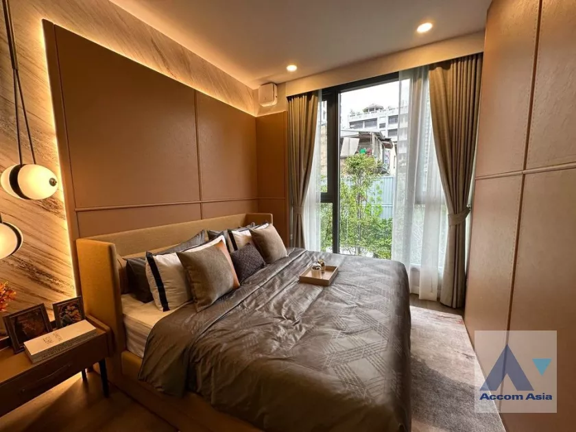  2 Bedrooms  Condominium For Sale in Silom, Bangkok  near MRT Sam Yan (AA37159)