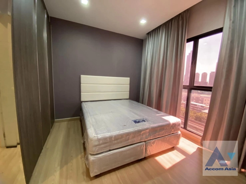 unit 2 Bedrooms  Condominium For Rent in Charoen Nakhon, Bangkok  near BTS Krung Thon Buri (AA37176)