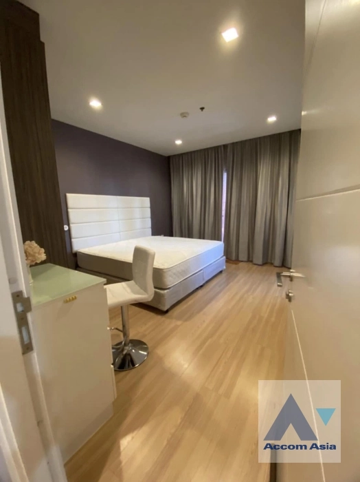 unit 2 Bedrooms  Condominium For Rent in Charoen Nakhon, Bangkok  near BTS Krung Thon Buri (AA37176)