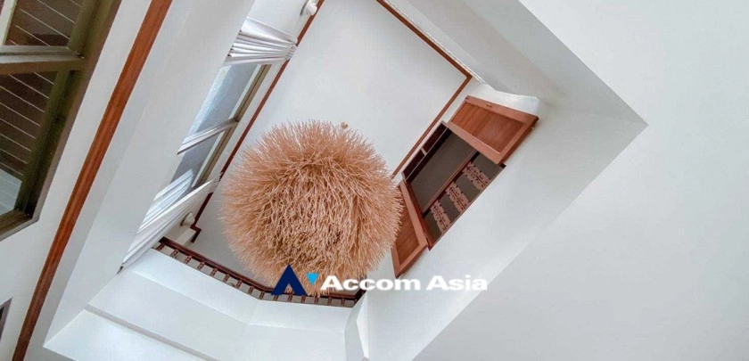 unit 4 Bedrooms  House For Rent in Sukhumvit, Bangkok  near BTS Nana (5001701)