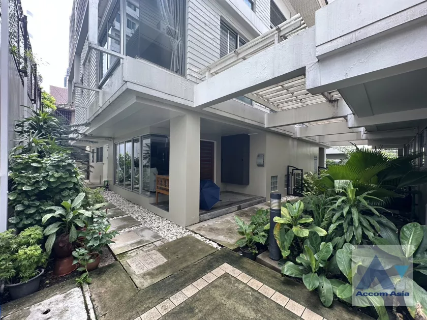  2  4 br House For Rent in Sukhumvit ,Bangkok BTS Phrom Phong at House suite for family AA37188