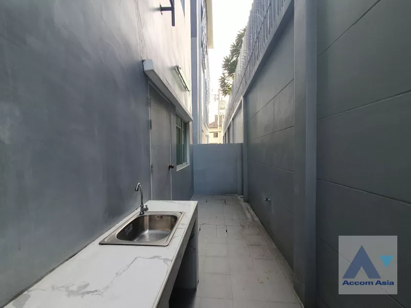 42  4 br Townhouse For Rent in Sukhumvit ,Bangkok BTS Punnawithi at Hallmark 2 Prestige Sukhumvit 64 AA37207