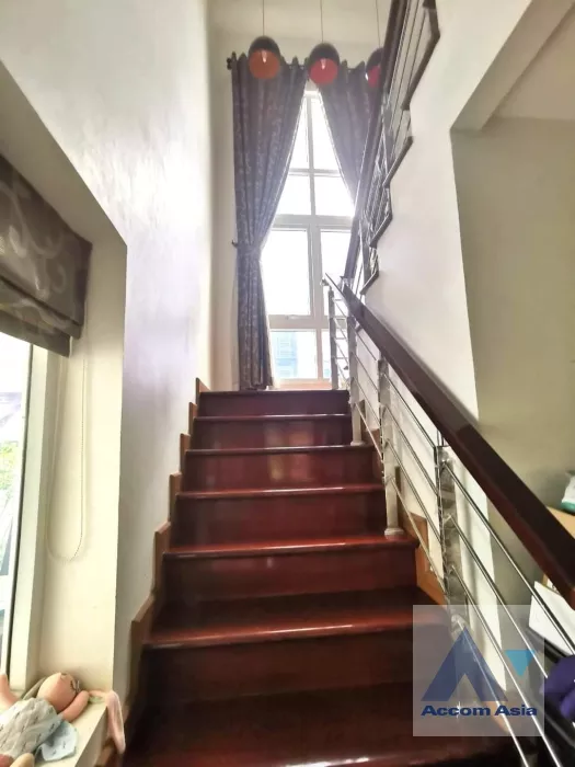  4 Bedrooms  House For Sale in Phaholyothin, Bangkok  (AA37215)