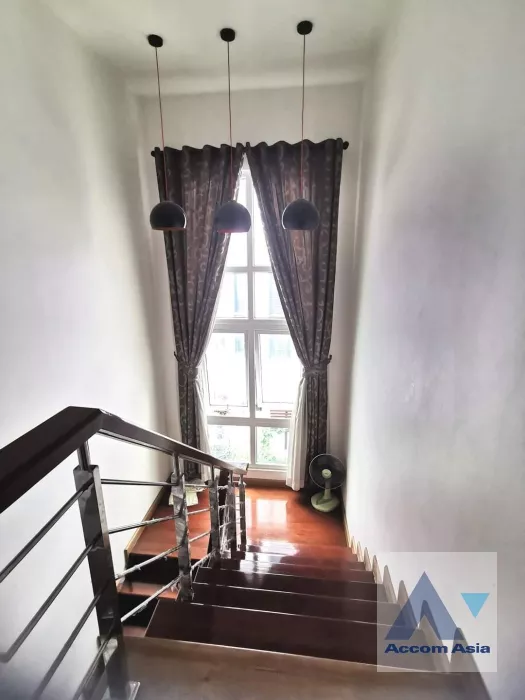 unit 4 Bedrooms  House For Sale in Phaholyothin, Bangkok  (AA37215)