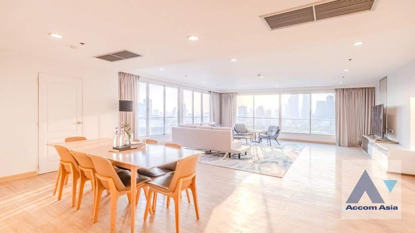 unit 3 Bedrooms  Apartment For Rent in Sukhumvit, Bangkok  near BTS Asok - MRT Sukhumvit (AA37217)