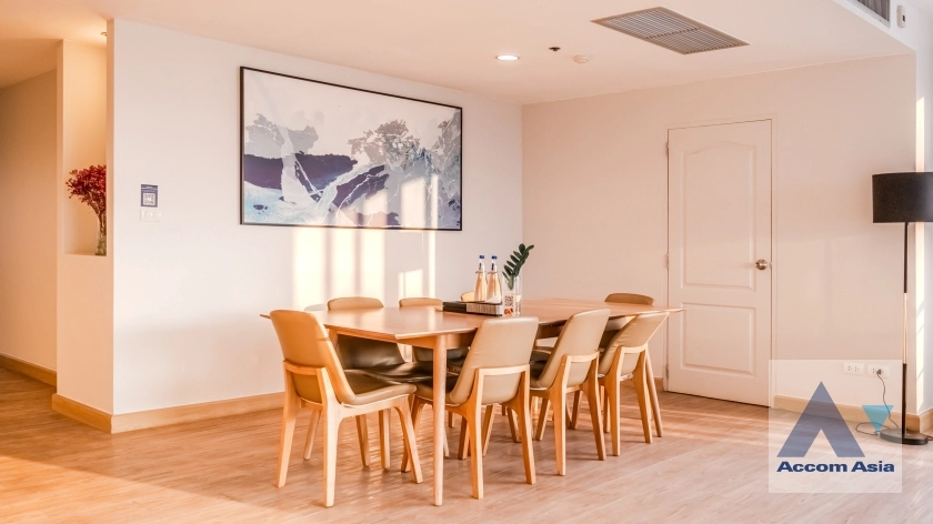 unit 3 Bedrooms  Apartment For Rent in Sukhumvit, Bangkok  near BTS Asok - MRT Sukhumvit (AA37217)