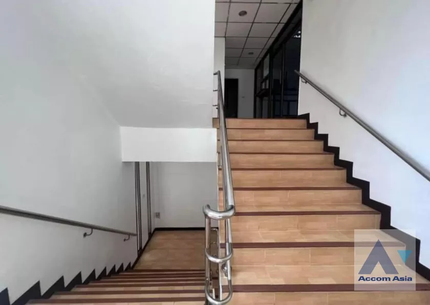 5  Building For Rent in Charoen Nakhon ,Bangkok BTS Krung Thon Buri AA37218