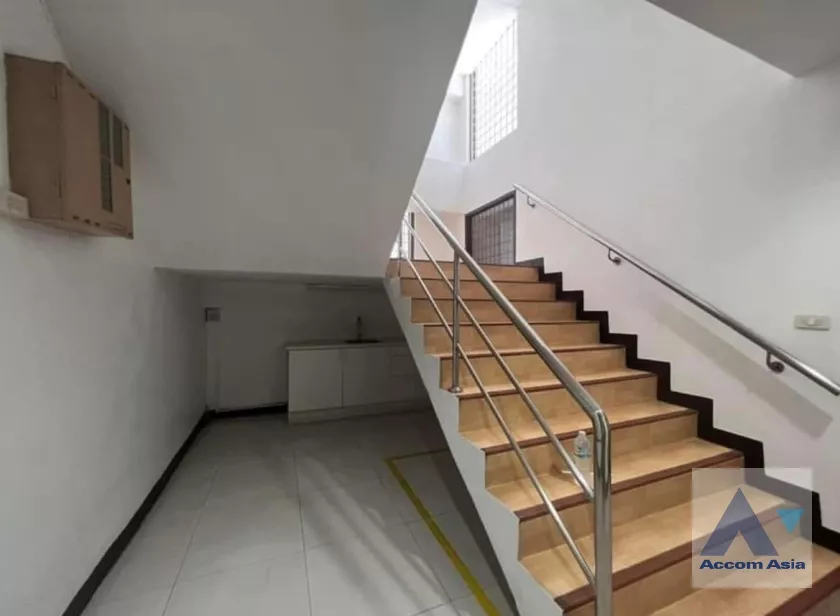 12  Building For Rent in Charoen Nakhon ,Bangkok BTS Krung Thon Buri AA37218