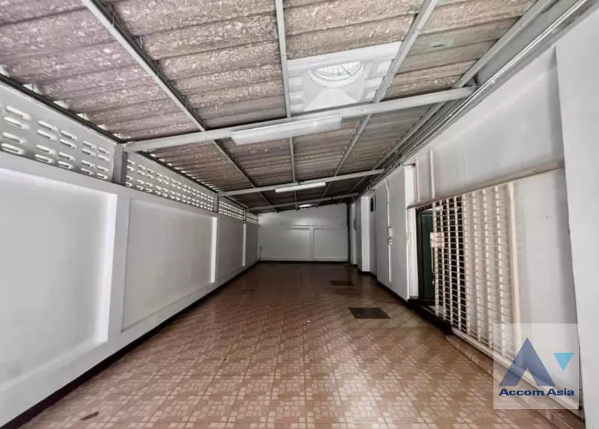 16  Building For Rent in Charoen Nakhon ,Bangkok BTS Krung Thon Buri AA37218