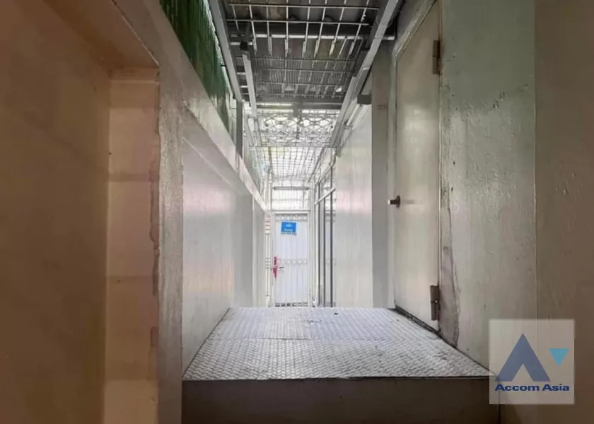 17  Building For Rent in Charoen Nakhon ,Bangkok BTS Krung Thon Buri AA37218