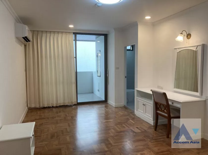 unit 3 Bedrooms  Apartment For Rent in Sukhumvit, Bangkok  near BTS Asok - MRT Sukhumvit (AA37229)