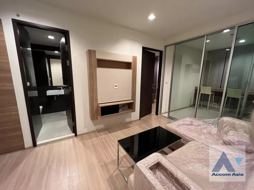 unit 1 Bedroom  Condominium For Sale in Sathorn, Bangkok  near BTS Saphan Taksin (AA37241)