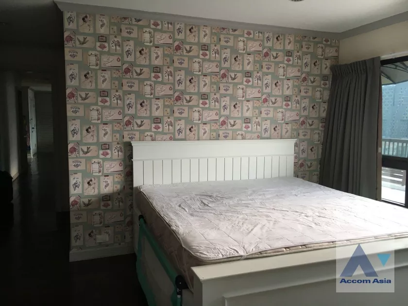 unit 3 Bedrooms  Condominium For Rent in Ploenchit, Bangkok  near BTS Ploenchit (AA37243)