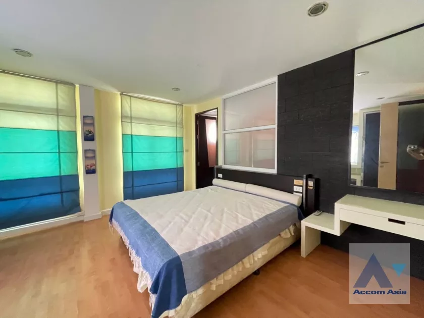 13  3 br House For Rent in ratchadapisek ,Bangkok  AA37247