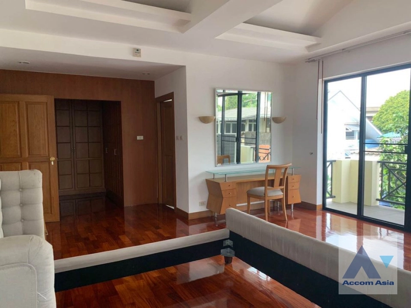 7  4 br House For Rent in Ratchadaphisek ,Bangkok  AA37250