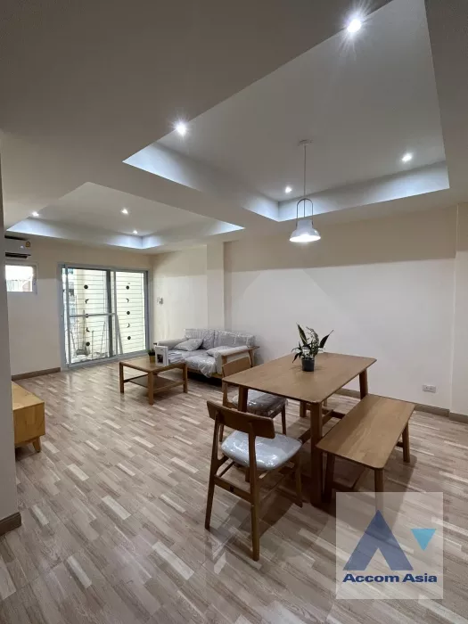 Home Office |  3 Bedrooms  Townhouse For Rent & Sale in Sukhumvit, Bangkok  near BTS Punnawithi (AA37254)