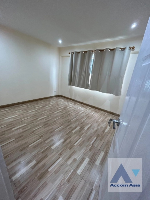 19  3 br Townhouse for rent and sale in Bang Na ,Bangkok BTS Punnawithi AA37254