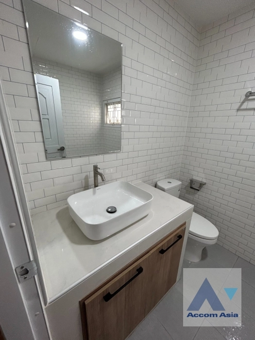 12  3 br Townhouse for rent and sale in Bang Na ,Bangkok BTS Punnawithi AA37254