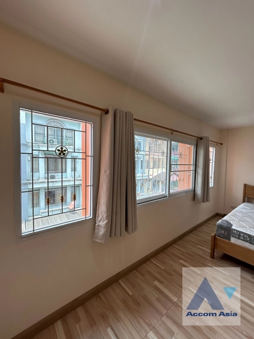 17  3 br Townhouse for rent and sale in Bang Na ,Bangkok BTS Punnawithi AA37254