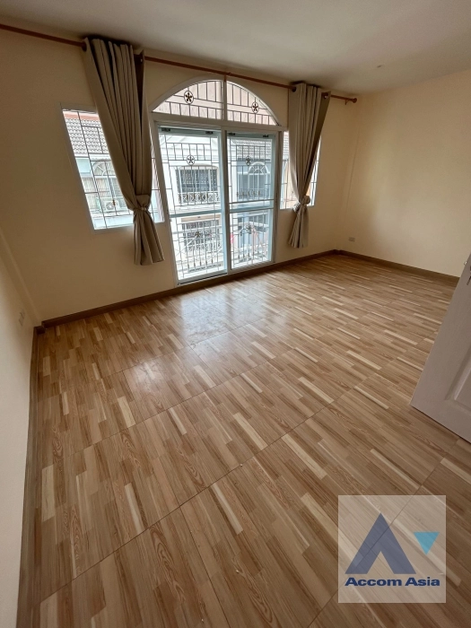 13  3 br Townhouse for rent and sale in Bang Na ,Bangkok BTS Punnawithi AA37254