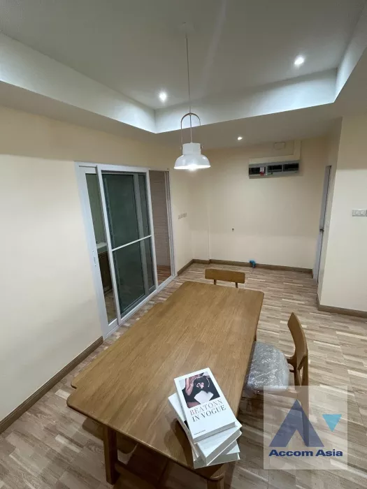 Home Office |  3 Bedrooms  Townhouse For Rent & Sale in Sukhumvit, Bangkok  near BTS Punnawithi (AA37254)