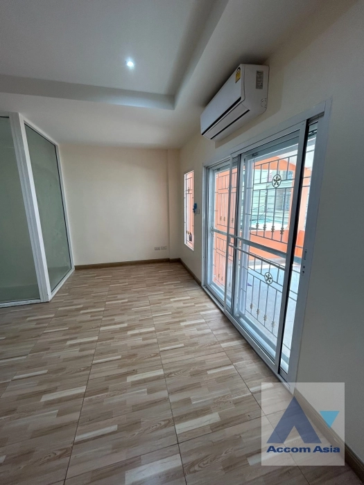 24  3 br Townhouse for rent and sale in Bang Na ,Bangkok BTS Punnawithi AA37254
