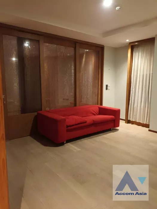 unit 3 Bedrooms  Condominium For Rent in Ploenchit, Bangkok  near BTS Ploenchit (AA37272)