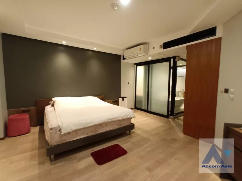 unit 3 Bedrooms  Condominium For Rent in Ploenchit, Bangkok  near BTS Ploenchit (AA37272)