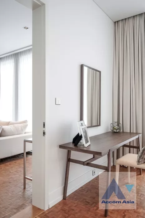 unit 2 Bedrooms  Condominium For Rent in Silom, Bangkok  near BTS Chong Nonsi (AA37280)