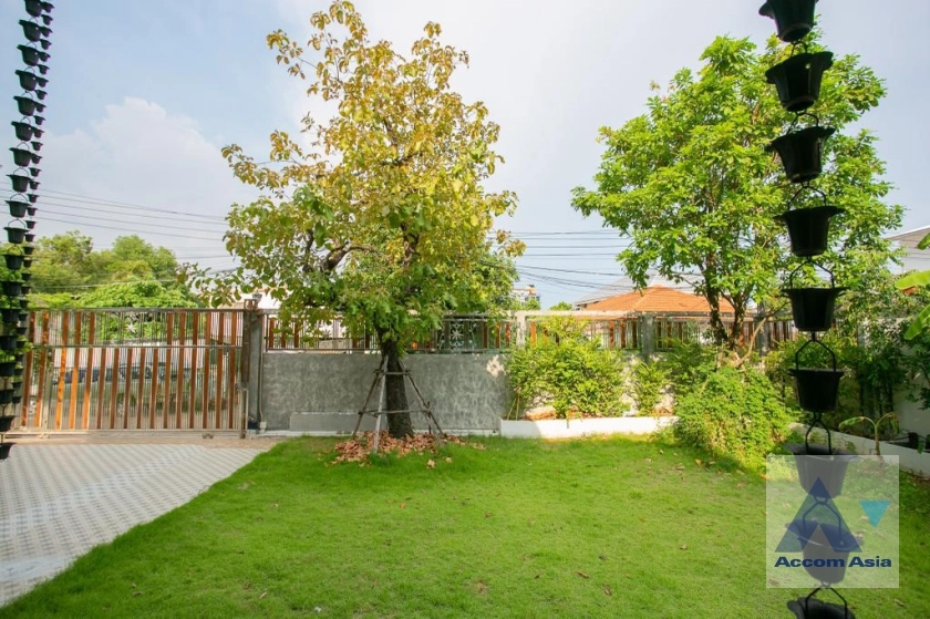 35  3 br House for rent and sale in Ratchadaphisek ,Bangkok MRT Sutthisan AA37285