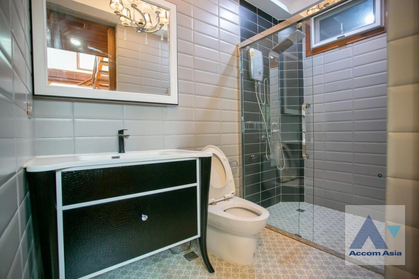 27  3 br House for rent and sale in Ratchadaphisek ,Bangkok MRT Sutthisan AA37285