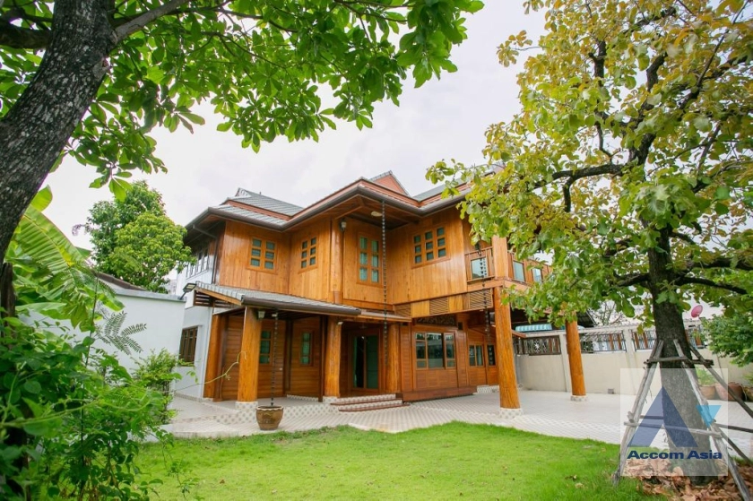 30  3 br House for rent and sale in Ratchadaphisek ,Bangkok MRT Sutthisan AA37285